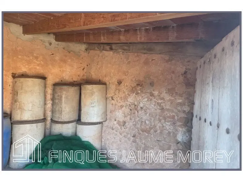 En el municipio de Búger les ofrecemos esta finca rústica de uno 8.000m2 de terreno con una edificación agraria existente de unos 240m2 apro — photo 12