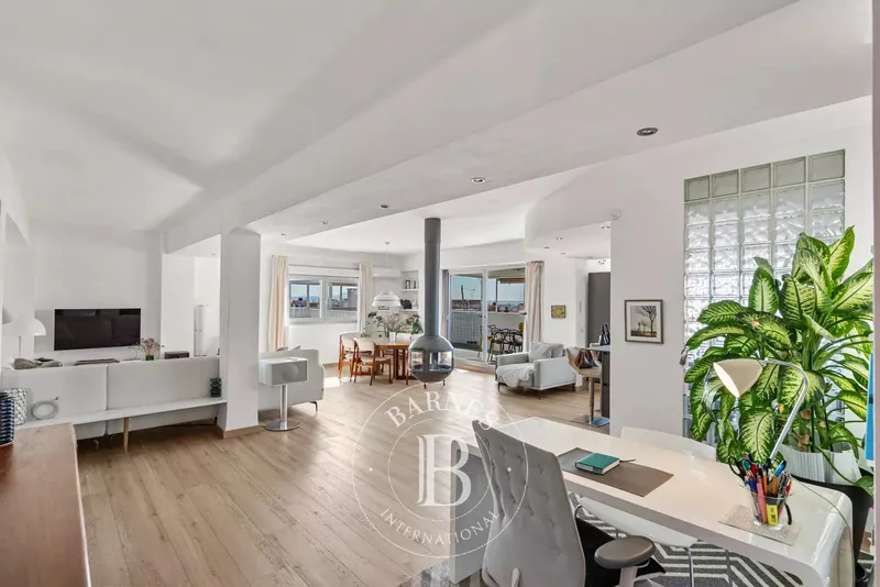 Bright renovated penthouse with unique outdoor spaces in Palma — photo 3