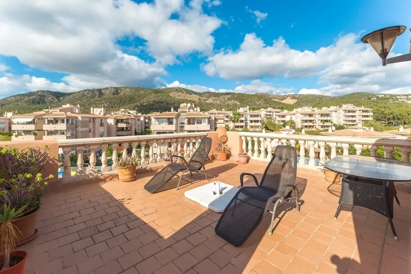 Duplex penthouse apartment with sweeping ocean views in Son Caliu / Palmanova — photo 6
