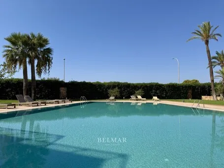 High-end apartment with underground parking and a communal pool in Sa Coma — photo 4
