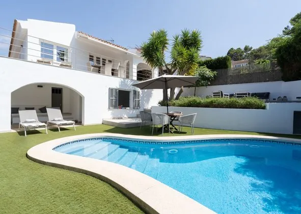 Detached house in Calle dels Tords, Costa de la Calma, Calvià — photo 1