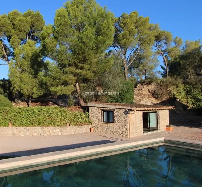 Herden Immobilien Mallorca sells a wonderful rustic estate in magnificent condition in Calvià with panoramic views and total privacy. — photo 6