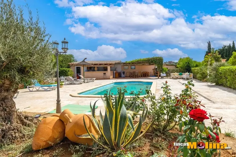 Discover this majestic villa in Son Ferriol, a true oasis of luxury spanning a generous 683 m2 and surrounded — photo 12