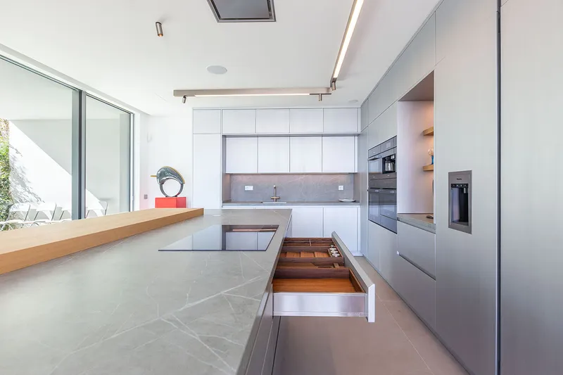 Spectacular villa in an elevated panoramic location — photo 7