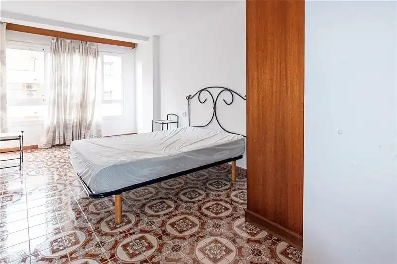Piso junto a Paseo Mallorca. Amplio y luminoso piso de 130m2 aprox., cuenta con un gran salón-comedor con acceso directo a una terraza, la c — photo 12