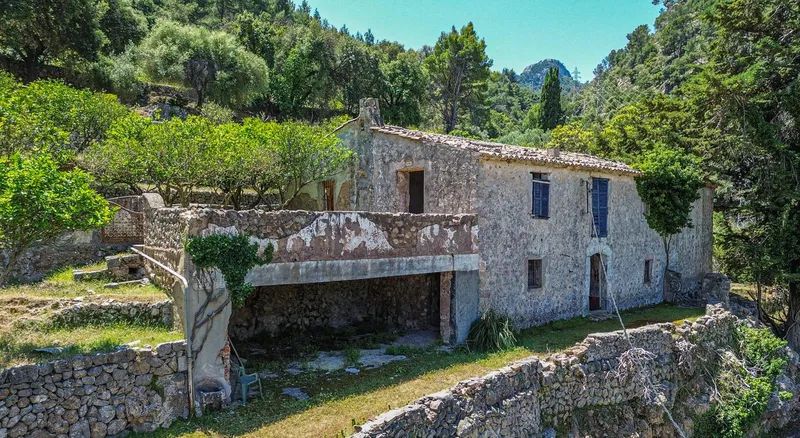 Mallorcan charm and great renovation potential in a privileged setting in Sóller — photo 1