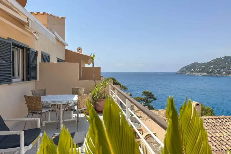 In a highly sought-after location with impressive sea views, we present this cosy townhouse which, with its spacious terrace, offe — photo 7