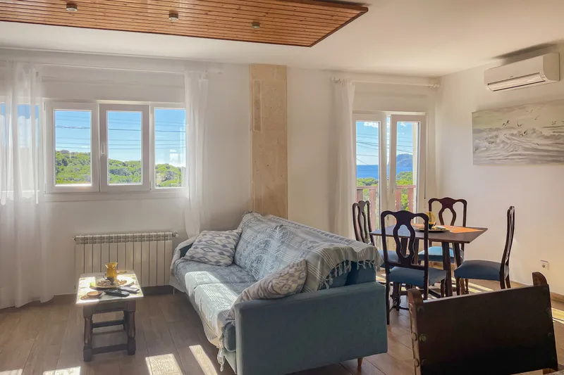 Villa with great potential: ETV license, dreamlike sea views, pool and generous outdoor areas — photo 4