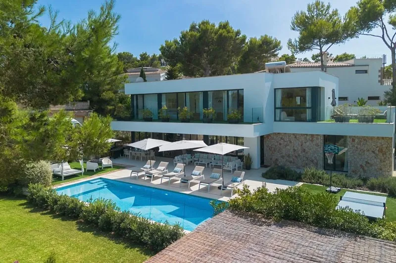 Modern villa with pool and garden in a sought-after location in Nova Santa Ponsa — photo 2
