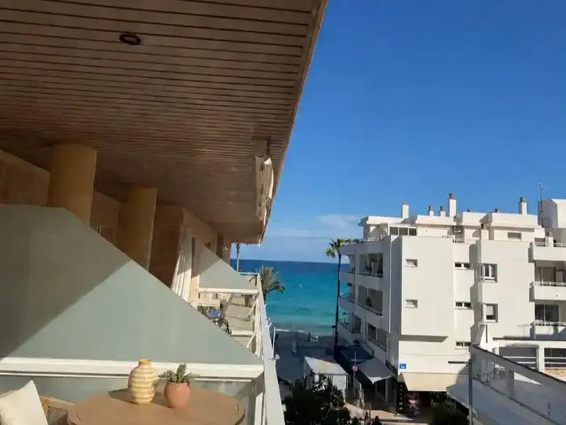 Edificio situado en primera línea con vistas laterales al mar | Recién renovado | Garaje | Fibra óptica | Cala Millor — photo 3