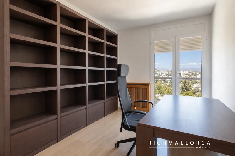 Penthouse with panoramic rooftop terrace and sea views in Illetas — photo 5