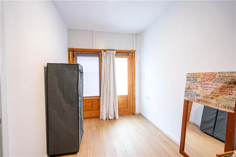 Apartment in Aragón–Pere Garau area — photo 4