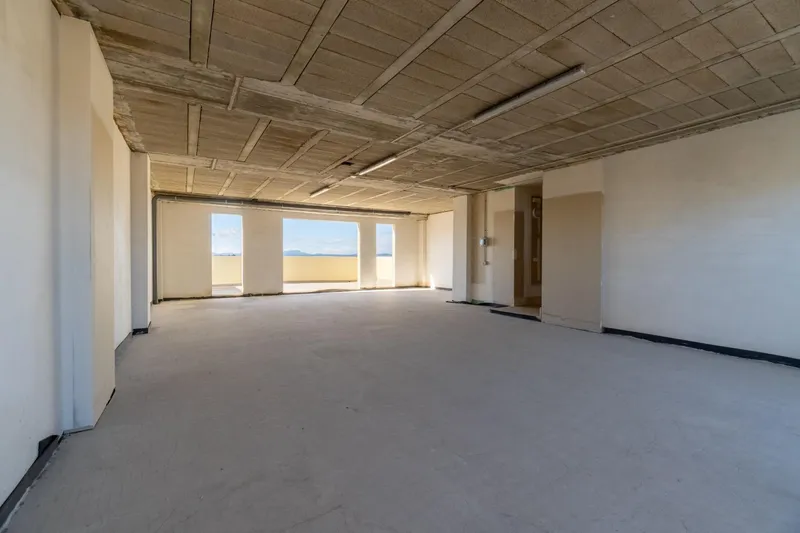 Building under construction with valid license — photo 5
