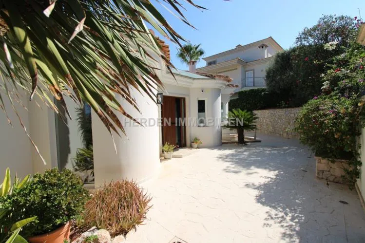 Exclusive Villa with Sea Views in Santa Ponsa, Mallorca — photo 2