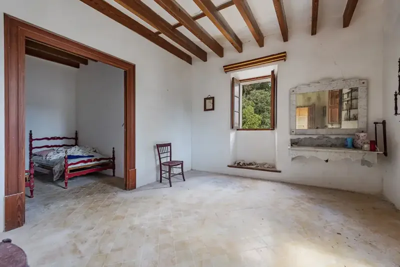 This enormous finca, for sale in Algaida, originally dates from the 15th century and includes a main house, several outbuildings and extensive land — photo 8