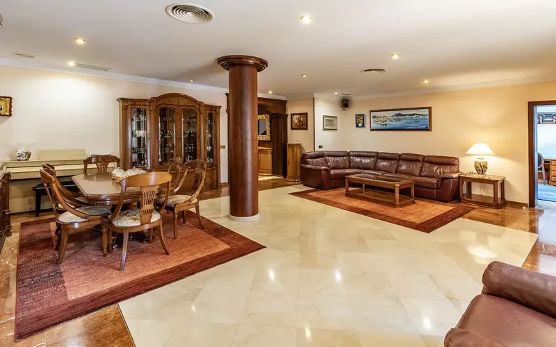 This beautiful villa in El Toro is located in a quiet residential area, a short distance from the luxurious marina of Port Adriano and — photo 9