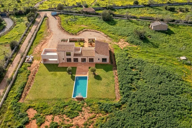Finca in Santanyi - Large pool with house view — photo 12