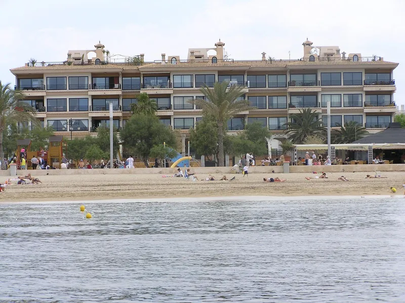 Impressive apartment for rent with sea views in Ciudad Jardín (Palma) — photo 1