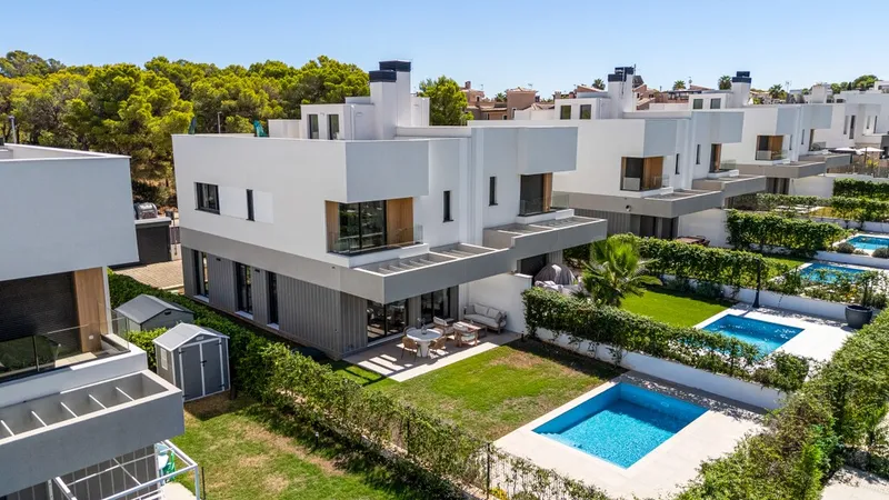 Contemporary style house for sale in Puig de Ros with garden and many special features — photo 2