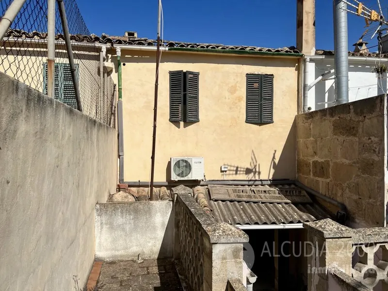Town House — photo 1