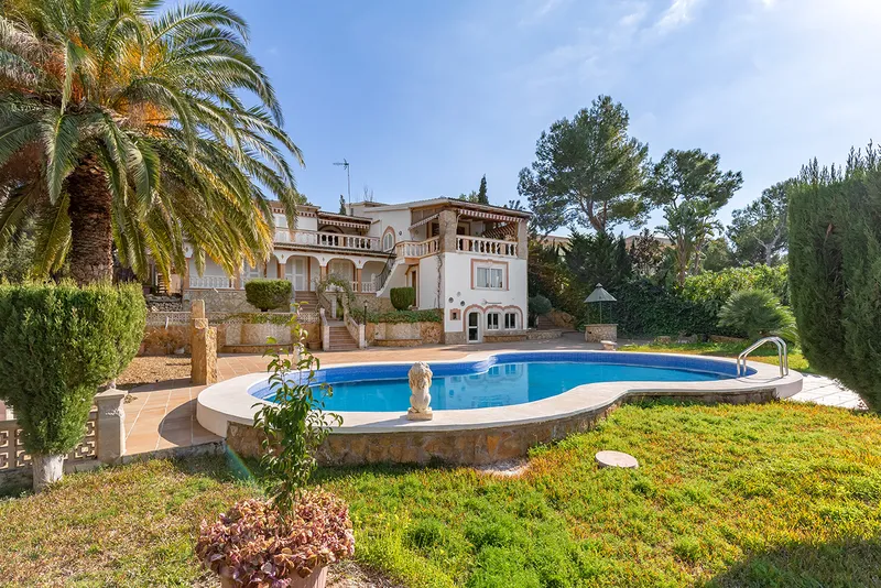 Villa in Santa Ponsa - beautifully landscaped garden with pool — photo 5