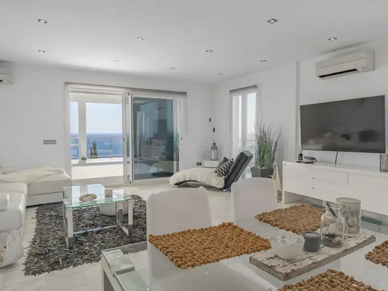 This beautiful south-facing apartment is located in a quiet urbanization of Cala Pi, just steps from the sandy beach. — photo 4
