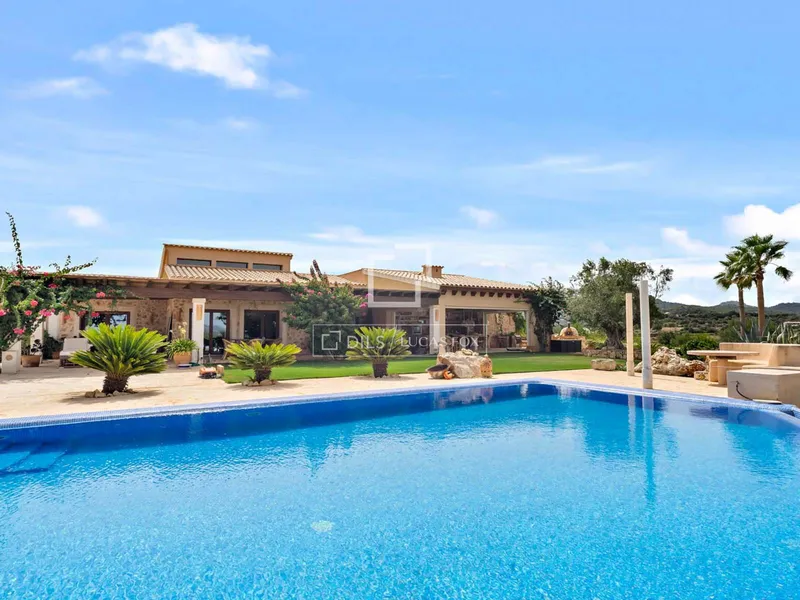 354m² country house for sale in Felanitx, Balearic Islands — photo 2