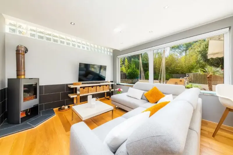 Discover this elegant and modern villa for sale in Crestatx, an exclusive and quiet residential area just minutes from Pollensa, in the north of Mallorca. — photo 4