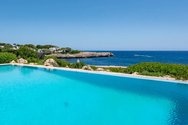 Seafront villa in Cala d'Or with holiday rental licence and sea views — photo 6