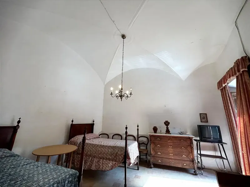 In the heart of Binissalem and just a few meters from the village square we find this spectacular manor house with more than three hundred — photo 10