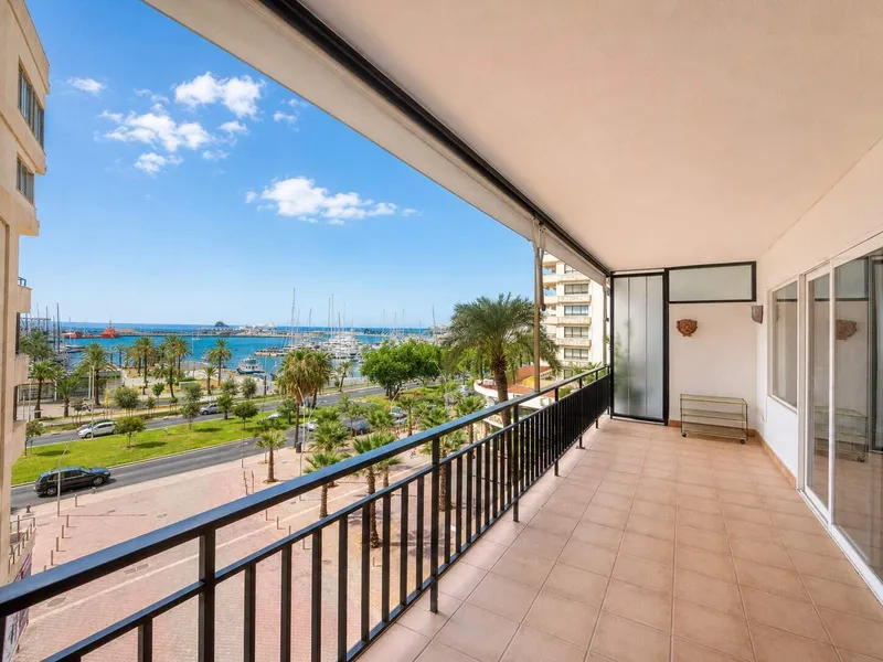 270m² penthouse with 4 bedrooms, 2 bathrooms and sea views for sale — photo 1
