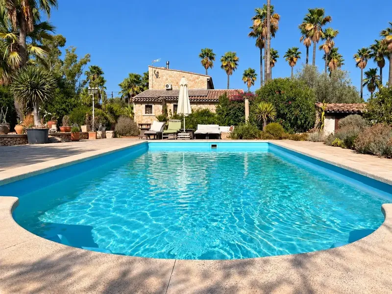 Available for seasonal rental from 1 November to 30 April. — photo 1