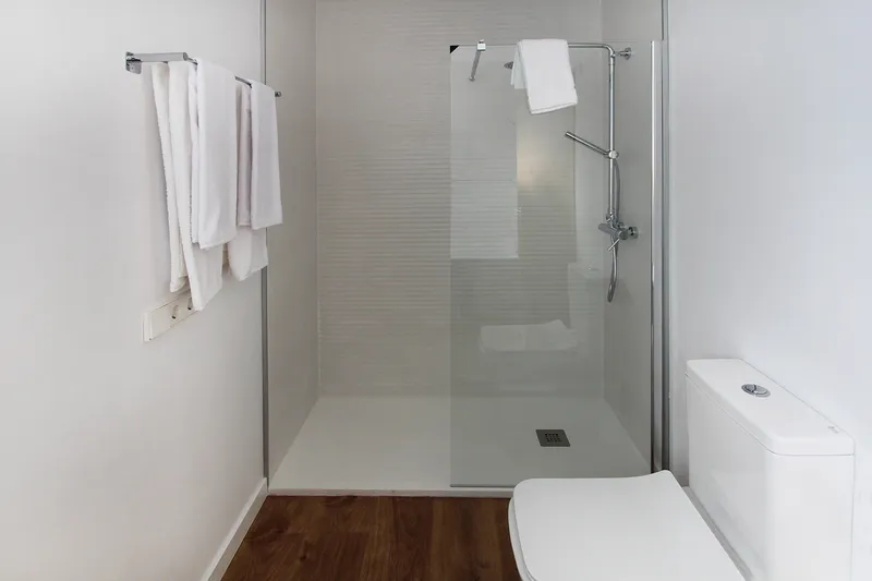 Modern 6-bedroom villa with swimming pool for rent — photo 11