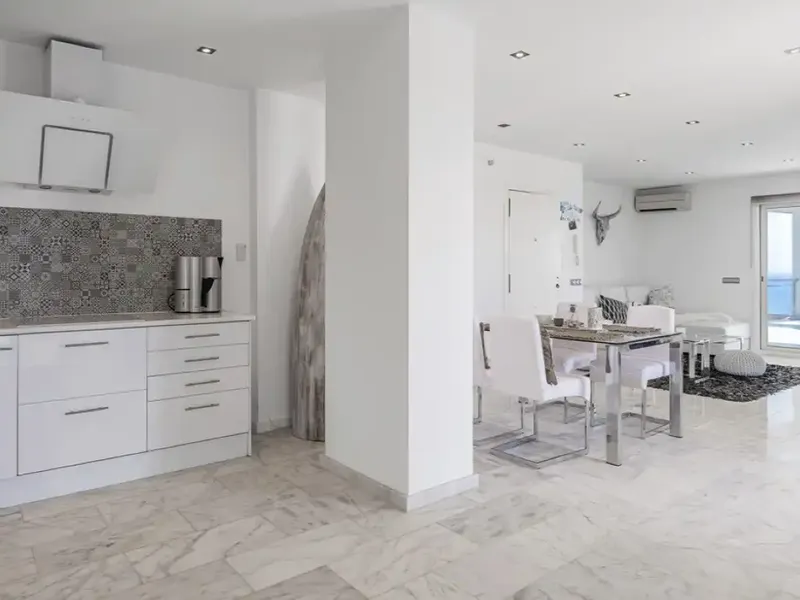 This beautiful south-facing apartment is located in a quiet urbanization of Cala Pi, just steps from the sandy beach. — photo 5
