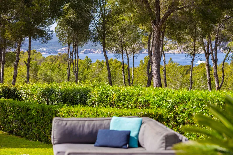 Modern villa with sea views in a central location — photo 4