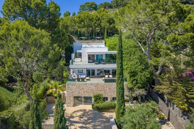 Exceptional sea view villa for sale by the beach in Formentor, North Mallorca — photo 1
