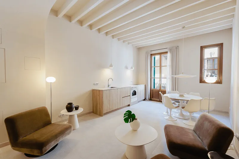 Renovated townhouse with terrace in Palma de Mallorca old town — photo 12