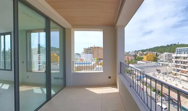 Penthouse apartment with large terrace and pool and views to the Bellver castle in Son Armadams — photo 7