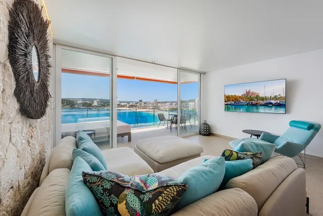 Sea front apartment for sale in Palmanova, Southwest Mallorca — photo 4