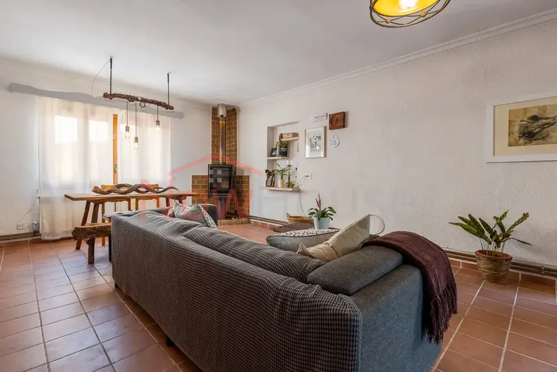 With Habitability Certificate | Attention nature lovers, this is a beautiful country house of 301 m² built — photo 1