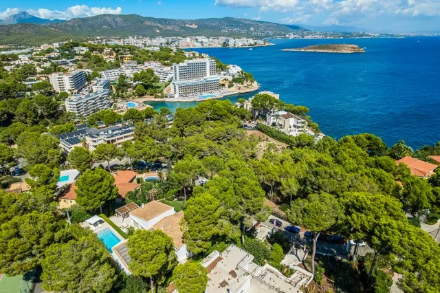 Stylish villa for sale close to the beach in Cala Vinyes, Southwest Mallorca — photo 12