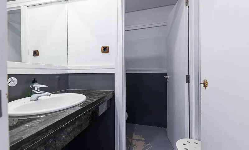 Spacious premises with industrial activity license — photo 10