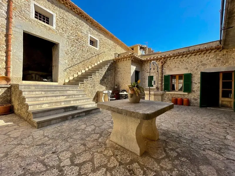 We are pleased to present the most emblematic house in the village of Mancor de la Vall, located in the very center — photo 11