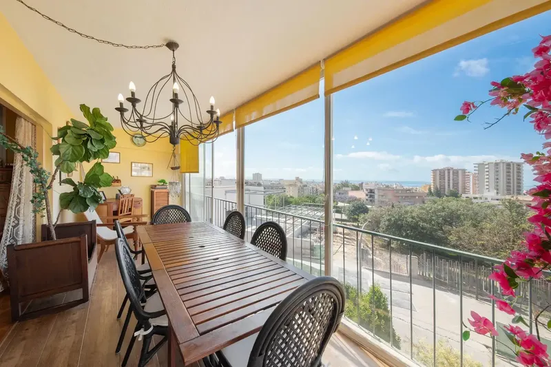 In the sought-after area of Son Dameto, just 5 minutes from the centre of Palma, is this bright flat with sea and city views — photo 4
