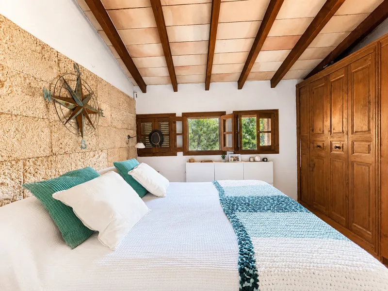 Investment villa with large plot and renovation potential in Nova Santa Ponsa Mas — photo 11