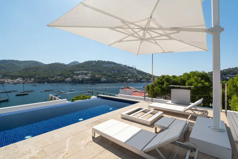 Modern Penthouse with Private Pool by the Sea — photo 12