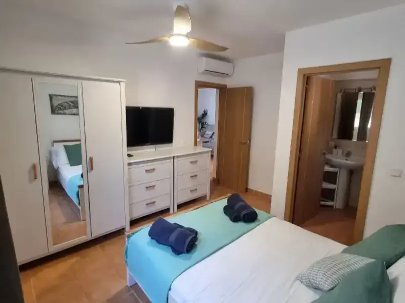 Villa independiente renovada con piscina, jacuzzi y licencia vacacional para 8 plazas en Cala Murada. — photo 11
