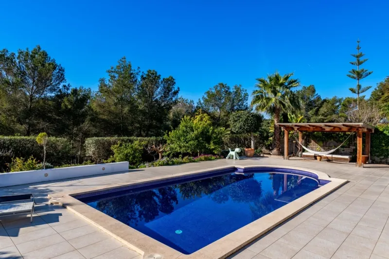 Stylish villa with pool and garden in quiet residential area - Villa with pool and garden (12659) — photo 4