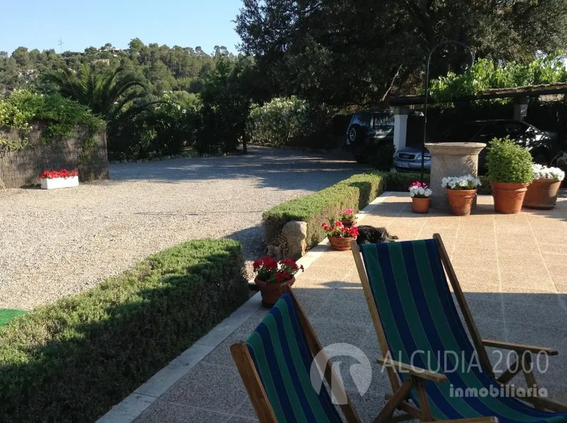 Villa — photo 2