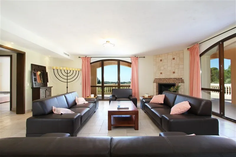 Mediterranean finca on a sensational estate in Santa María del Camí — photo 4